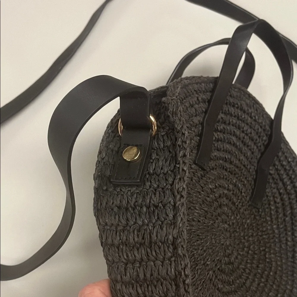 H&M Black Circular Crossbody Bag / with handles